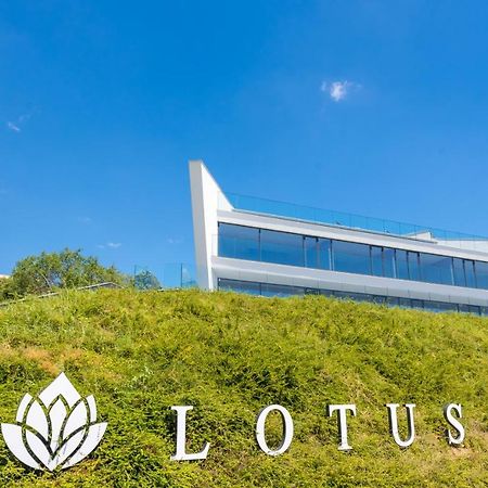 Lotus Luxury Rooms Varna Exteriör bild