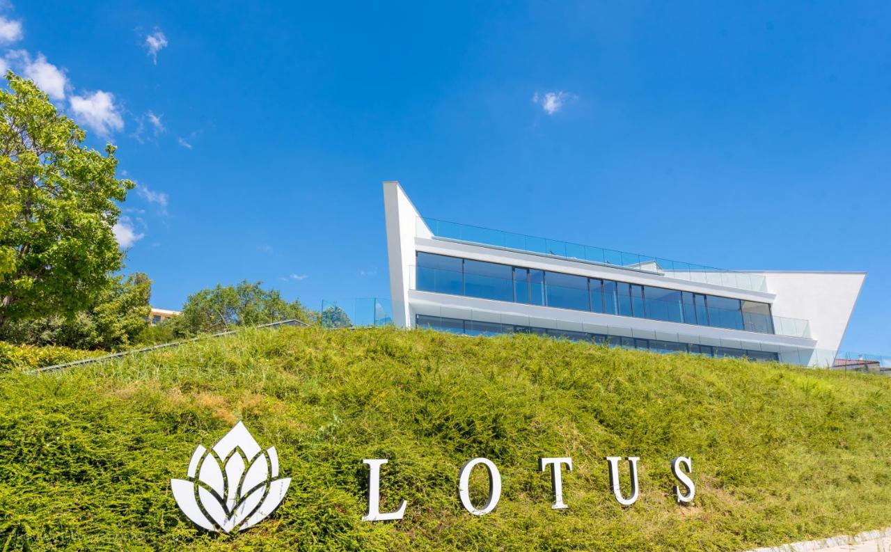 Lotus Luxury Rooms Varna Exteriör bild