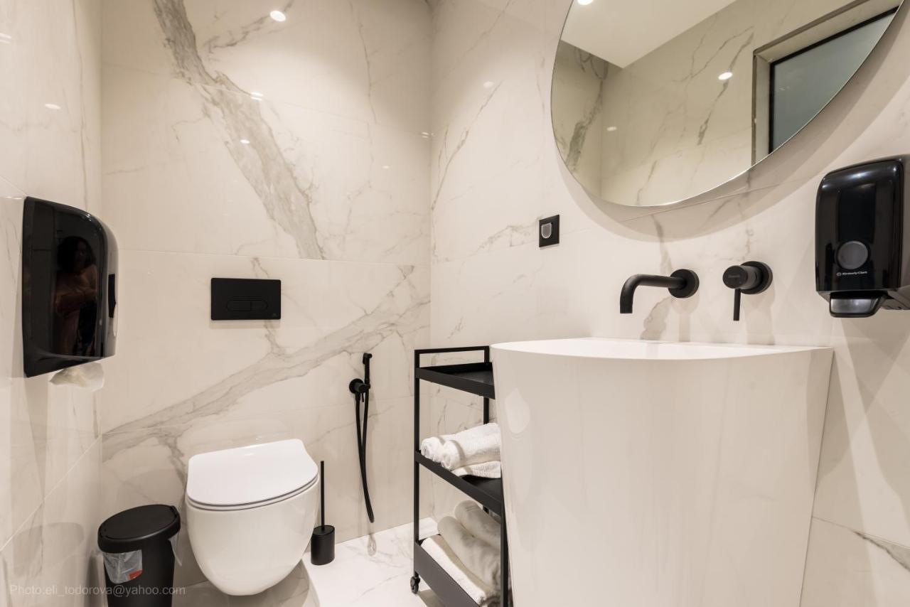 Lotus Luxury Rooms Varna Exteriör bild