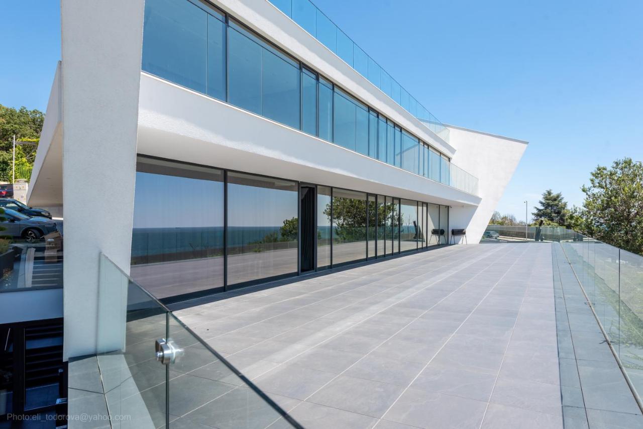 Lotus Luxury Rooms Varna Exteriör bild