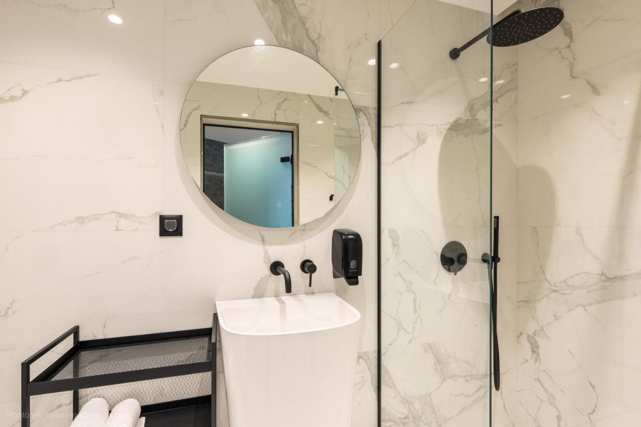 Lotus Luxury Rooms Varna Exteriör bild