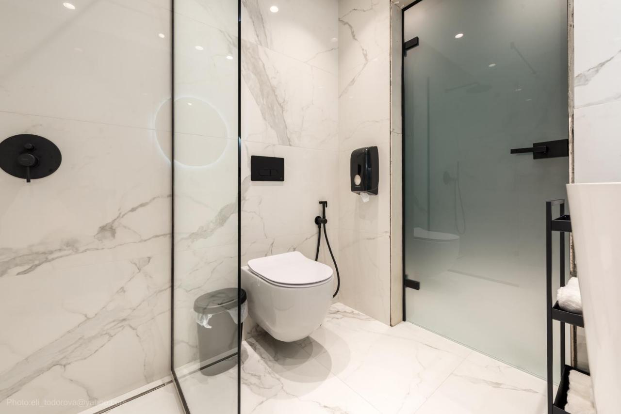 Lotus Luxury Rooms Varna Exteriör bild