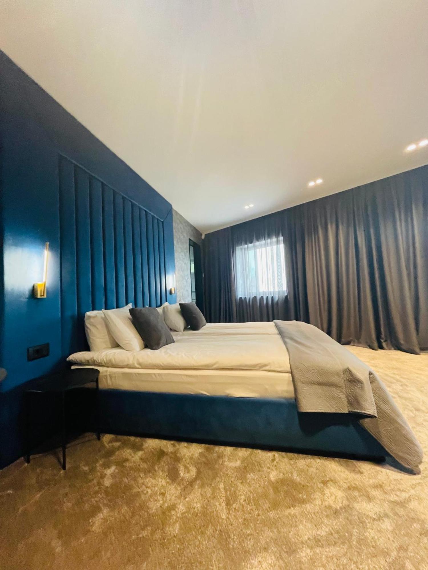 Lotus Luxury Rooms Varna Exteriör bild